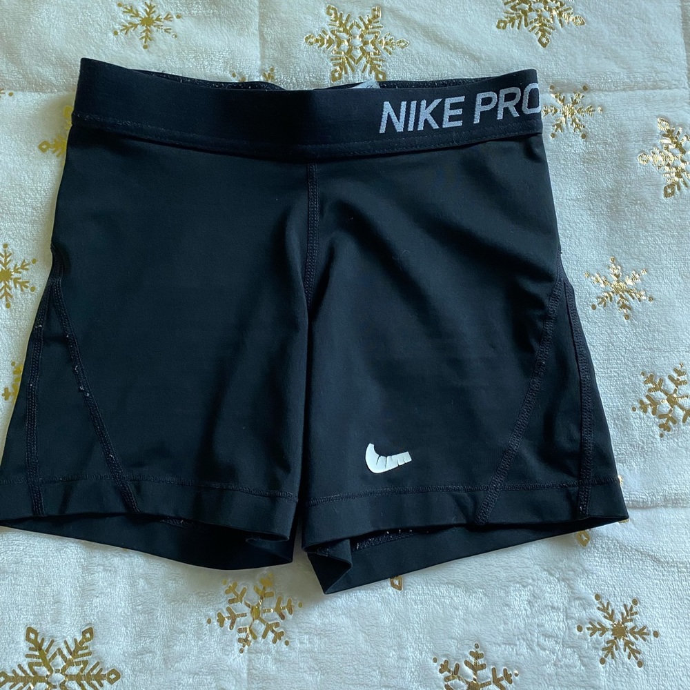 Girls Medium Nike Pros